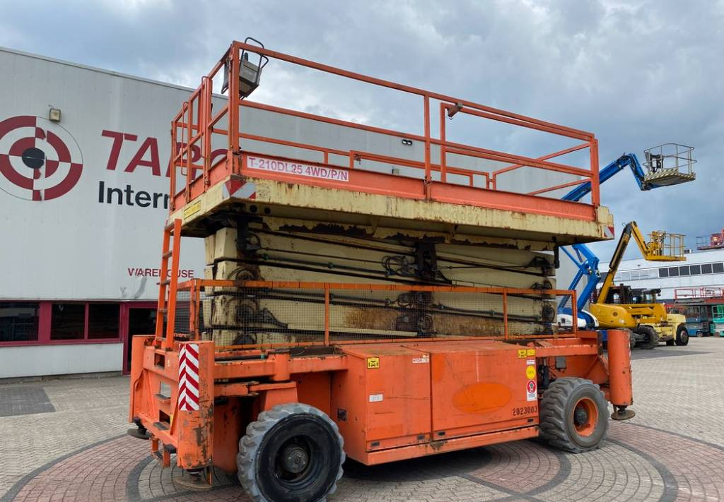 Leasing Holland Lift T210DL25 4WD Diesel T-210DL25 Scissor WorkLift 23M  Holland Lift T210DL25 4WD Diesel T-210DL25 Scissor WorkLift 23M: φωτογραφία 1