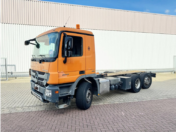 Φορτηγό φόρτωσης γάντζου MERCEDES-BENZ Actros 2541