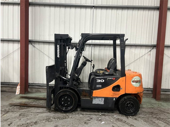 Leasing Doosan D30S-5  Doosan D30S-5: φωτογραφία 1