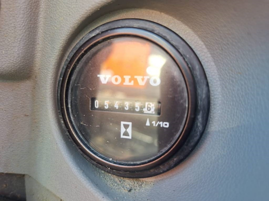 Τροχοφόρος εκσκαφέας Volvo EW60E PYÖRITTÄJÄLLÄ: φωτογραφία 14