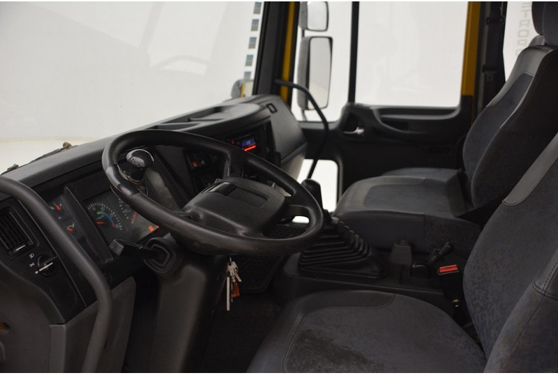 Φορτηγό μουσαμάς Volvo FL 220: φωτογραφία 8