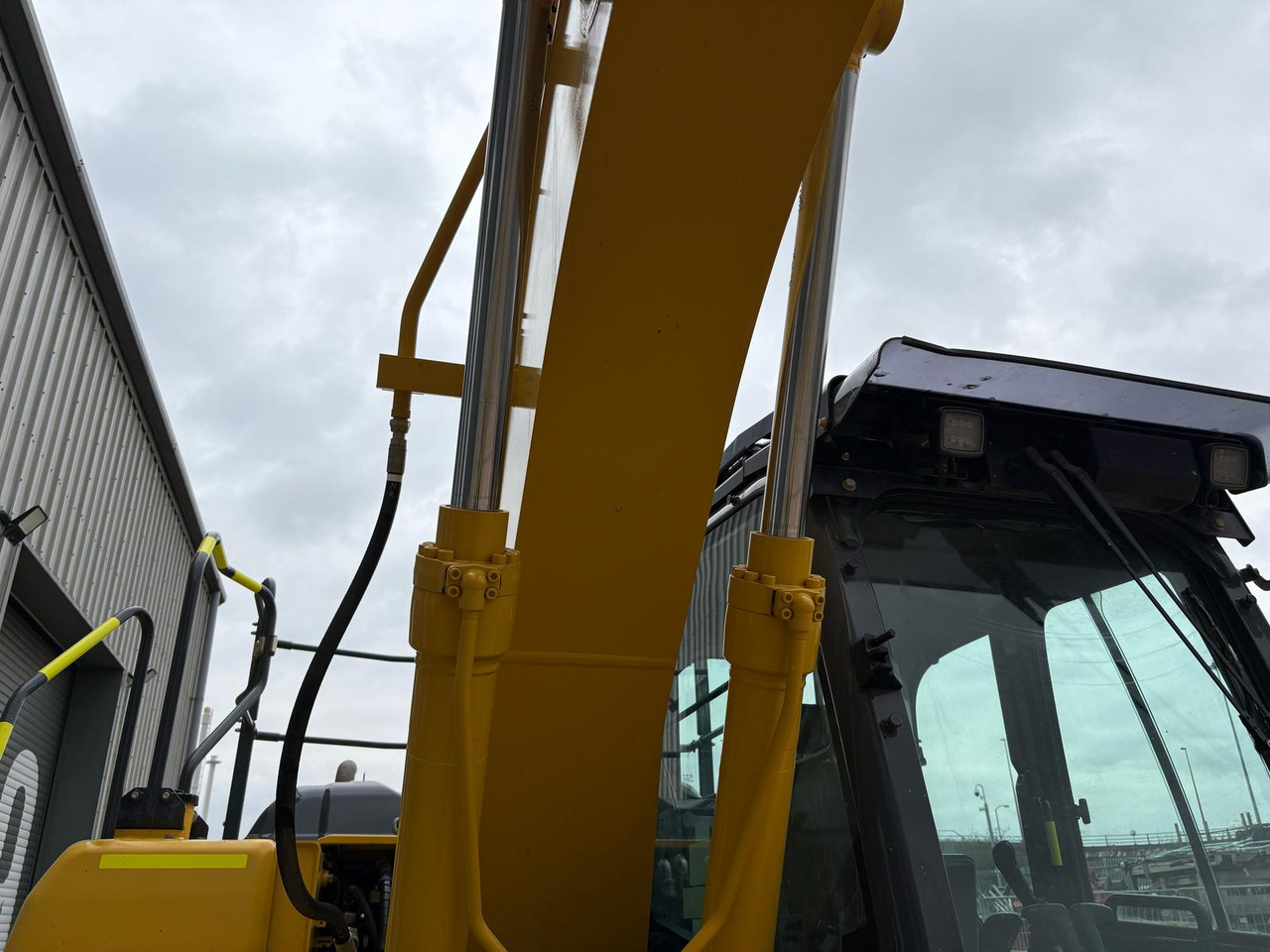 Ερπυστριοφόρος εκσκαφέας Kobelco SK130LC-11: φωτογραφία 12