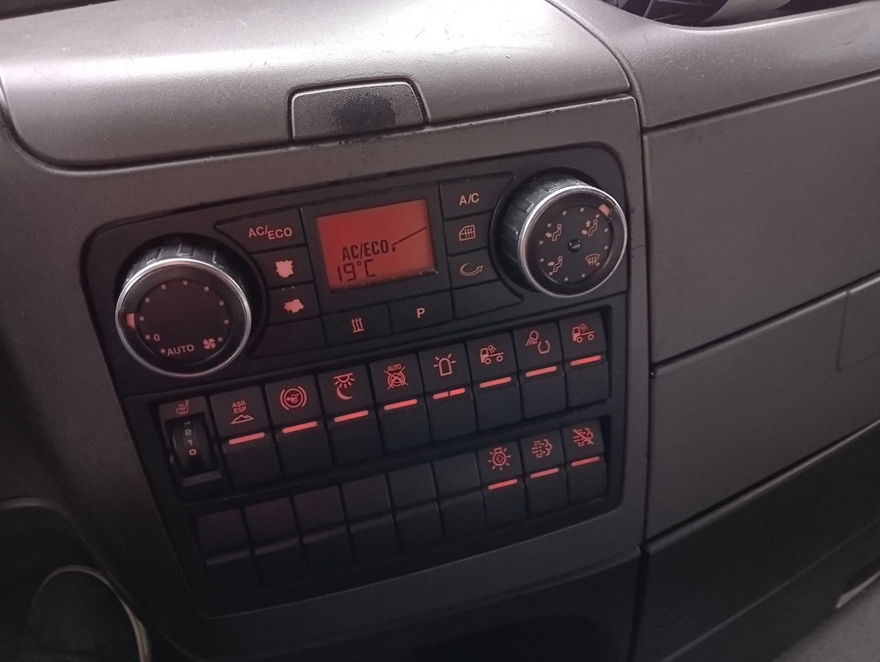 Τράκτορας MAN TGX 18:440 FLT XLX 2xTank Klima Spoiler Kühlbox MAN TGX 18:440 FLT XLX 2xTank Klima Spoiler Kühlbox: φωτογραφία 32 Τράκτορας MAN TGX 18:440 FLT XLX 2xTank Klima Spoiler Kühlbox MAN TGX 18:440 FLT XLX 2xTank Klima Spoiler Kühlbox: φωτογραφία 32